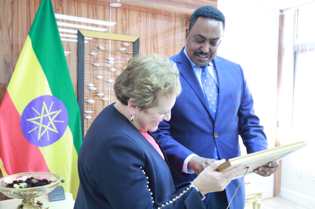Foreign Minister bids farewell to the departing UK Ambassador Moorehead